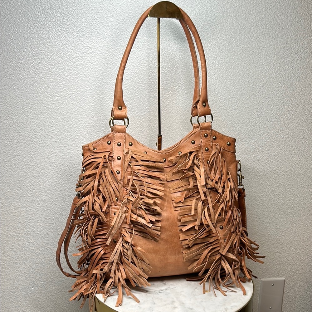 Boho Chic Tan Fringe Shoulder Bag
GENUINE LEATHER